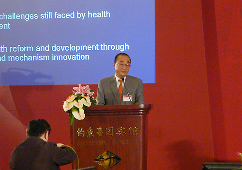 卫生部部长高强出席第八届中国发展高层论坛并演讲.jpg