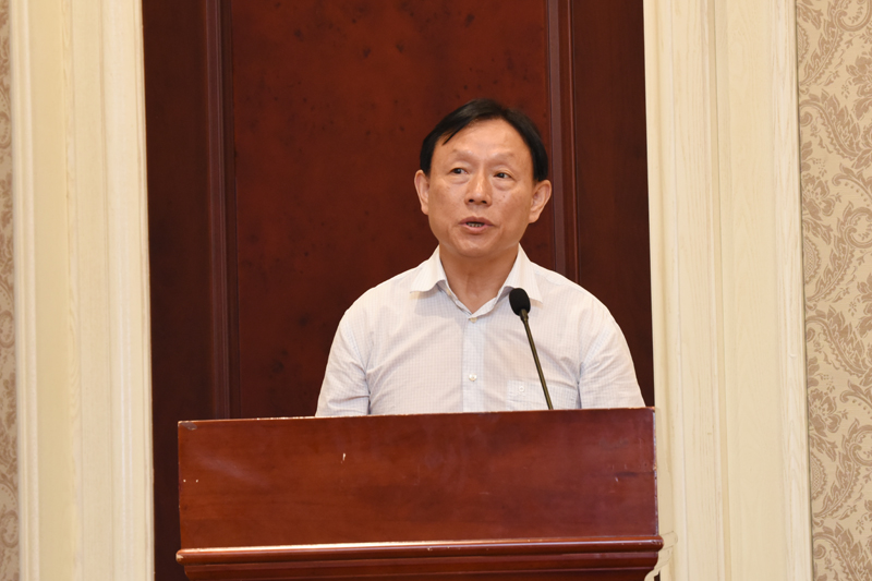 中国针灸学会副会长王华在成立大会上做重要讲话.jpg