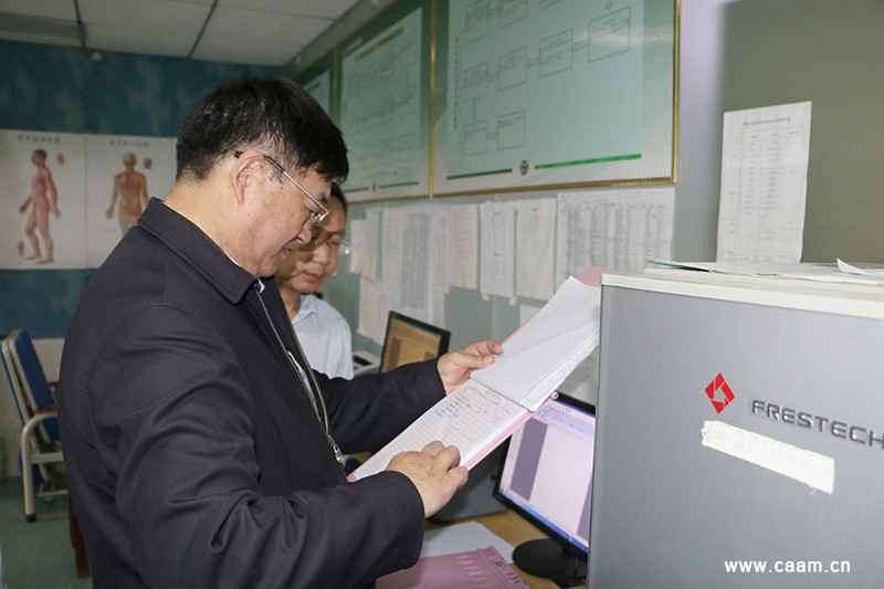 国际欧亚科学院中医药院士十堰工作站、中国针灸学会十堰专家工作站签约揭牌仪式在湖北十堰举行12.jpg