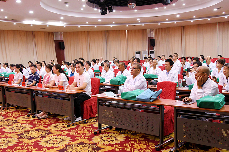 学员们在听课.jpg