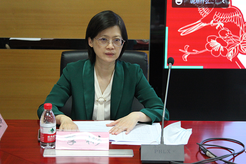 李彬宣读批复文件.jpg