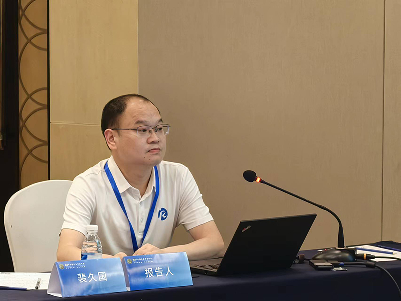 湖北省荣军医院裴久国副院长主持开幕式.jpg